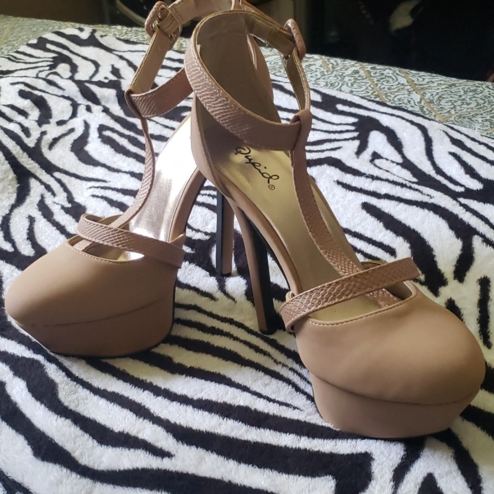 Heels - Picture 2 of 3